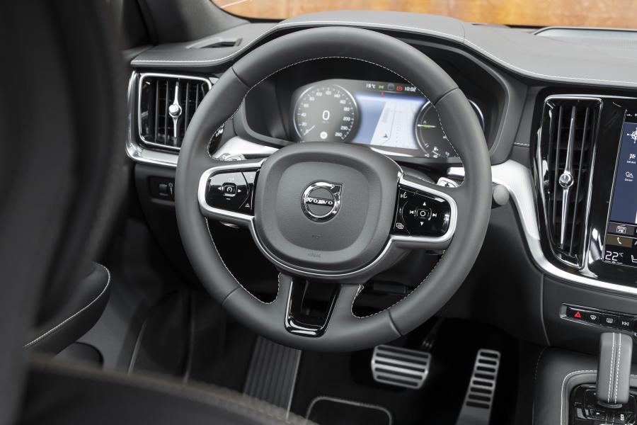 Панель приборов Volvo S60 T8 Polestar Engineered 2018 года  (WW) (фото 45 из 51)